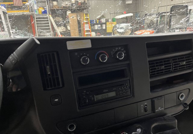 2015 Chevrolet Express 3500 - Image 20