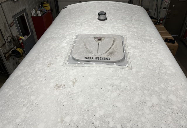 2015 Chevrolet Express 3500 - Image 32