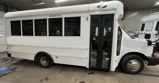 2015 Chevrolet Express 3500 - Image 4