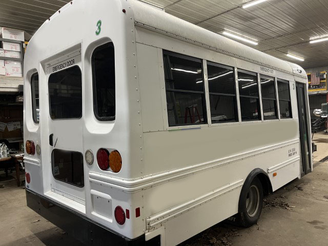 2015 Chevrolet Express 3500 - Image 5