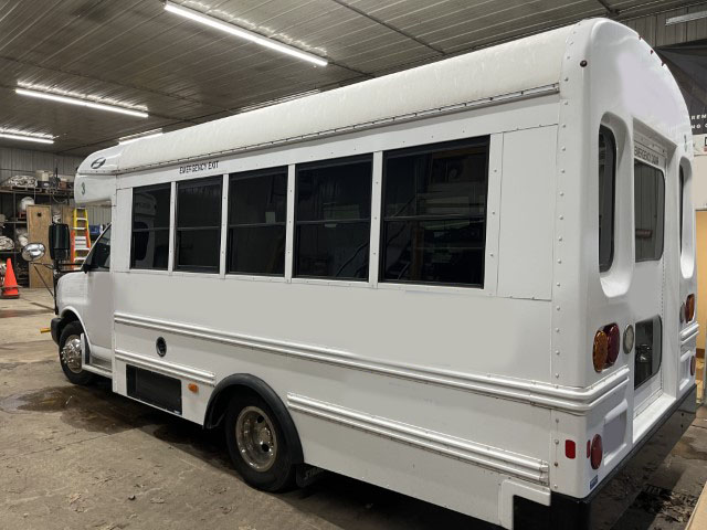 2015 Chevrolet Express 3500 - Image 7