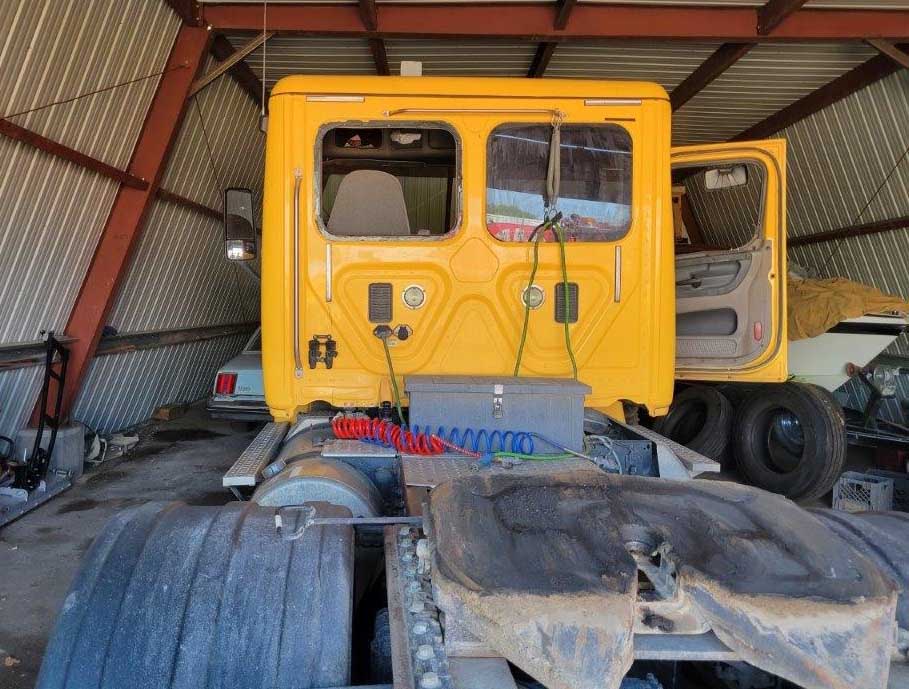 2015 Freightliner Cascadia - Image 4