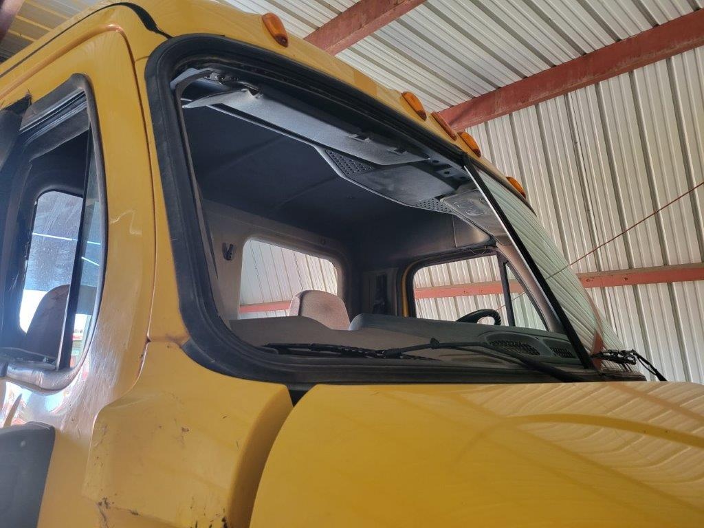 2015 Freightliner Cascadia - Image 5