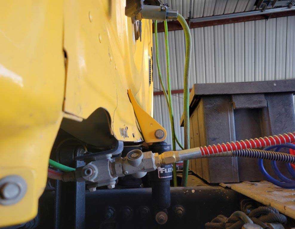 2015 Freightliner Cascadia - Image 7