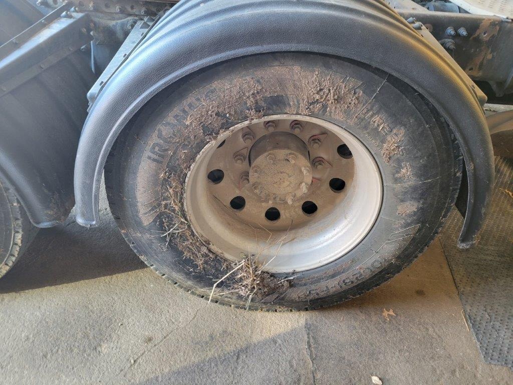 2015 Freightliner Cascadia - Image 8