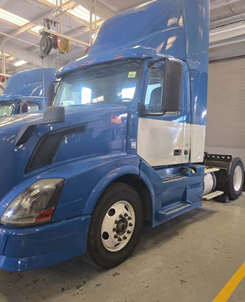 2015 Volvo VNL (1)
