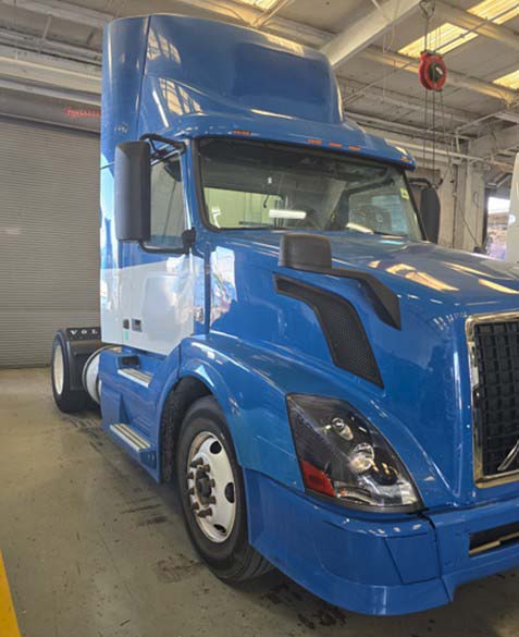 2015 Volvo VNL (1) - Image 2