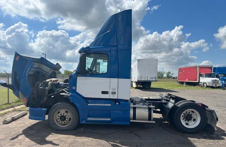 2015 Volvo VNL (2) - Image 3