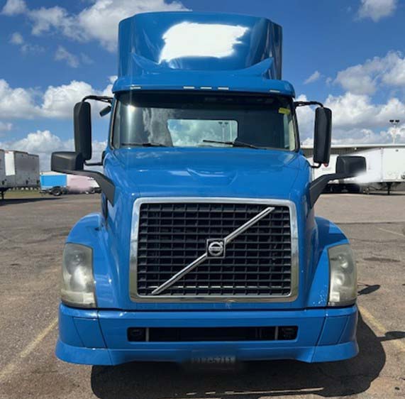 2015 Volvo VNL (2) - Image 4