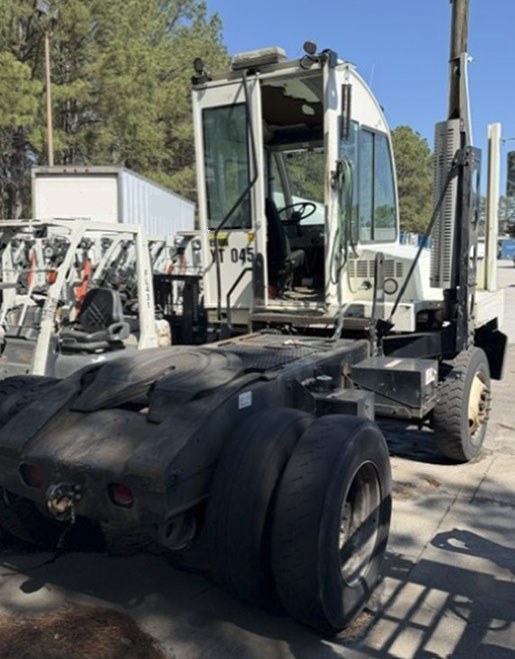 2016 Autocar Industries Terminal Tractor - Image 2