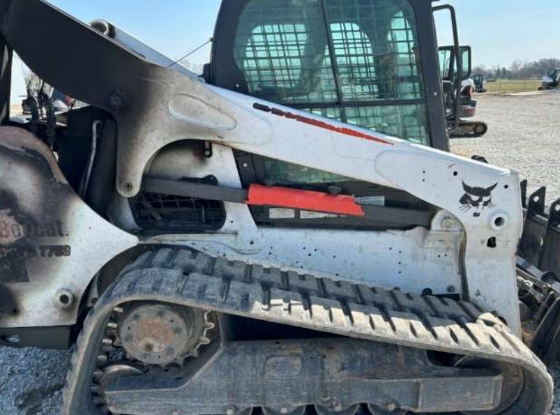 2016 Bobcat T750 Compact Track Loader - Image 2