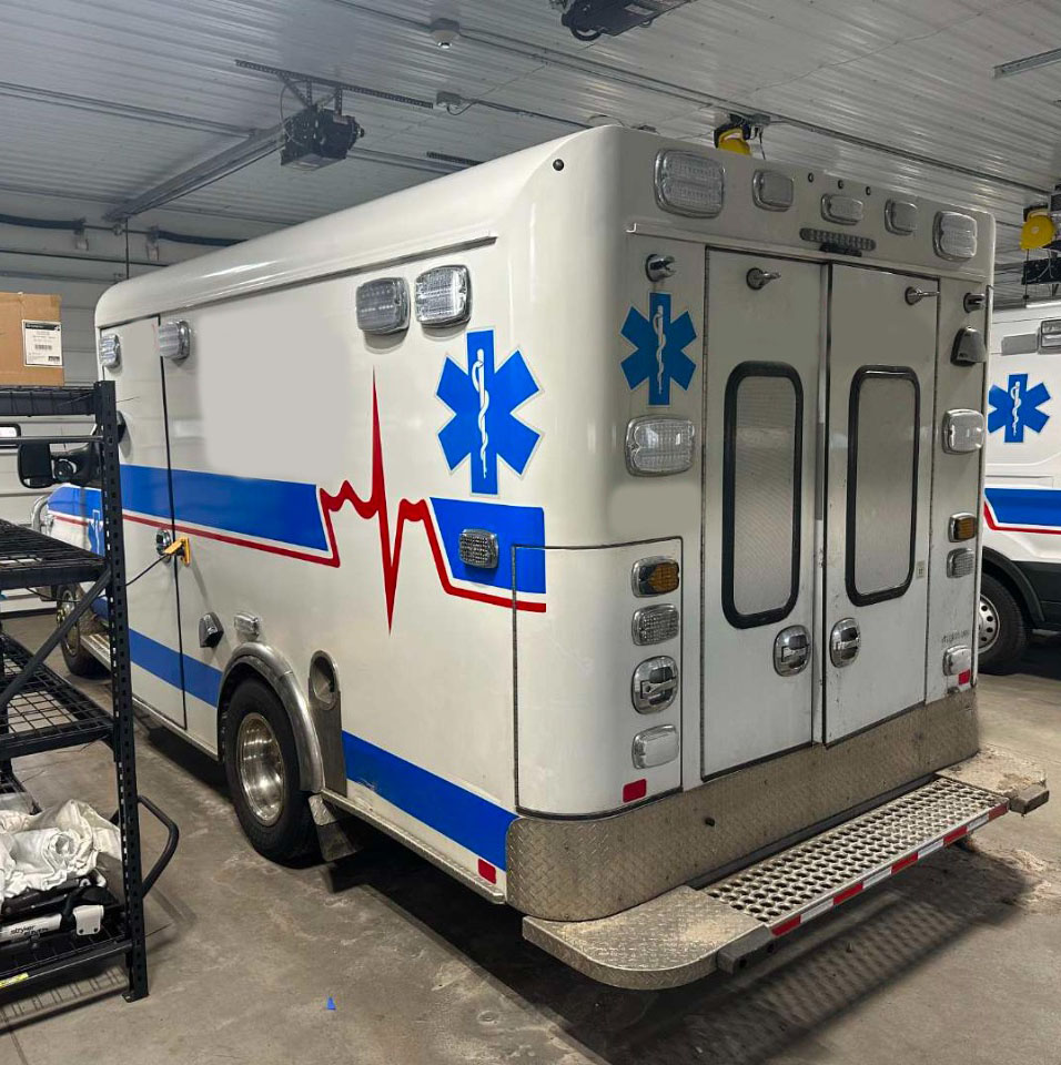 2016 Ford E-350 Ambulance - Image 2