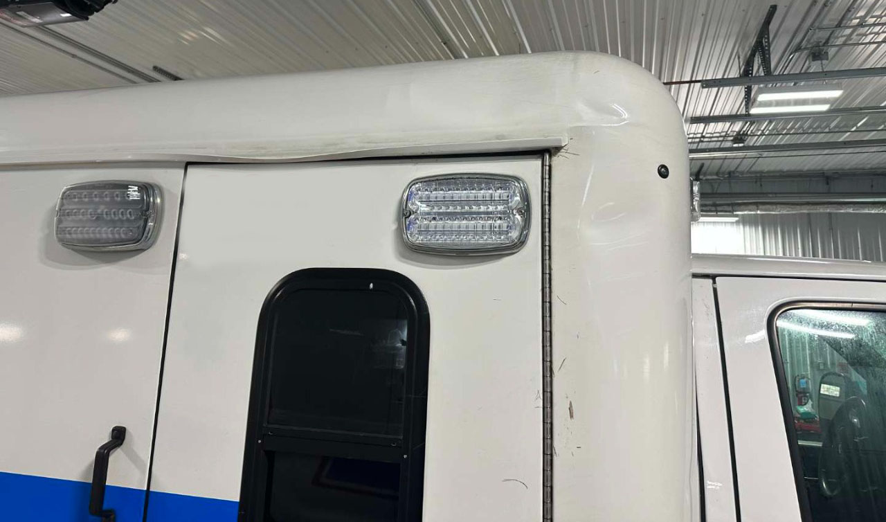 2016 Ford E-350 Ambulance - Image 21