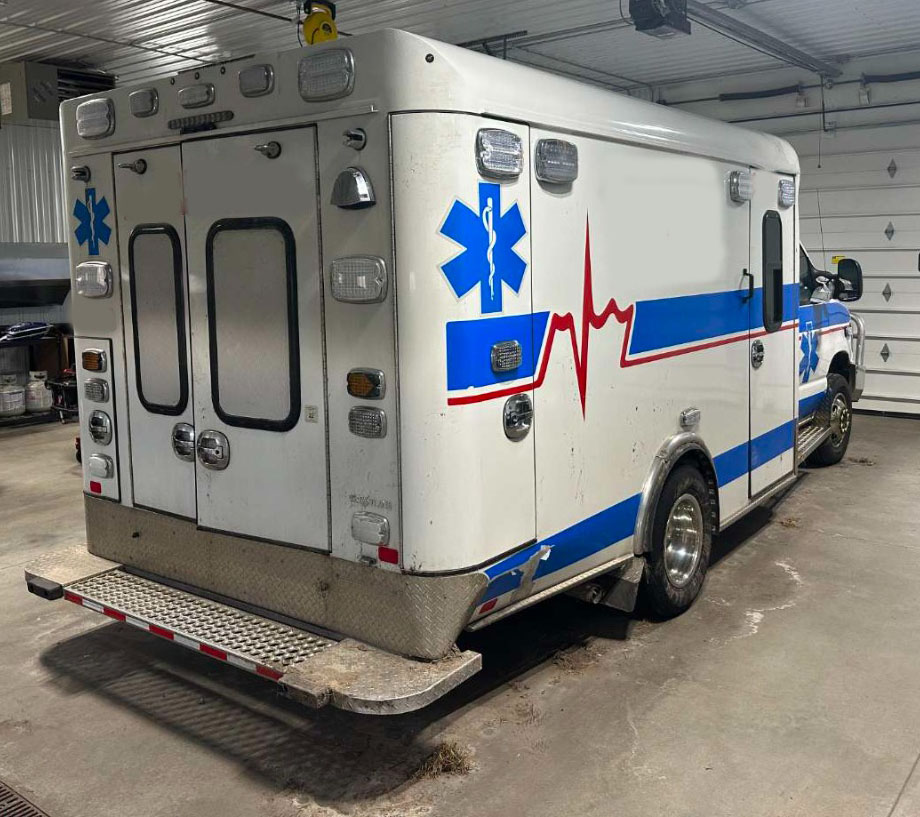 2016 Ford E-350 Ambulance - Image 3