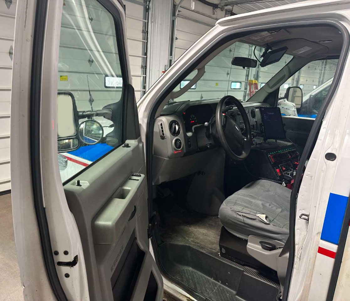 2016 Ford E-350 Ambulance - Image 30