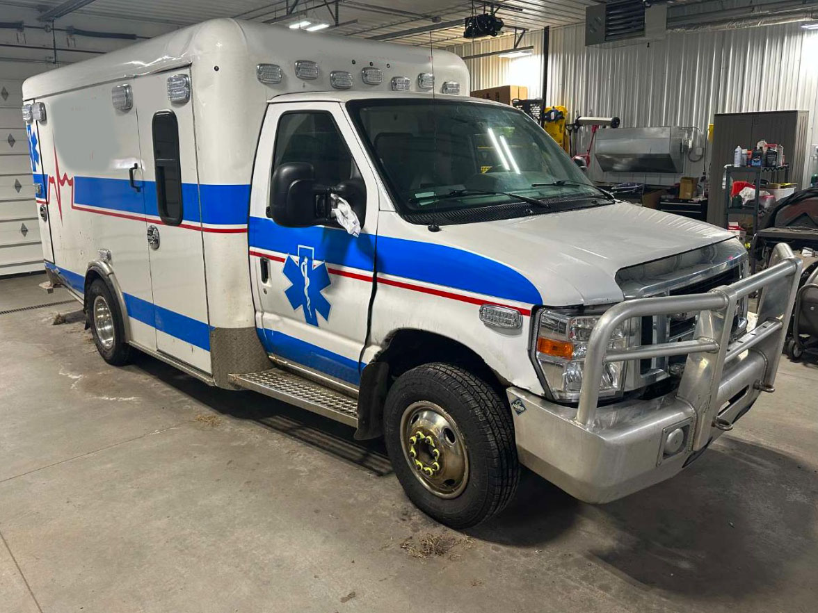 2016 Ford E-350 Ambulance - Image 4