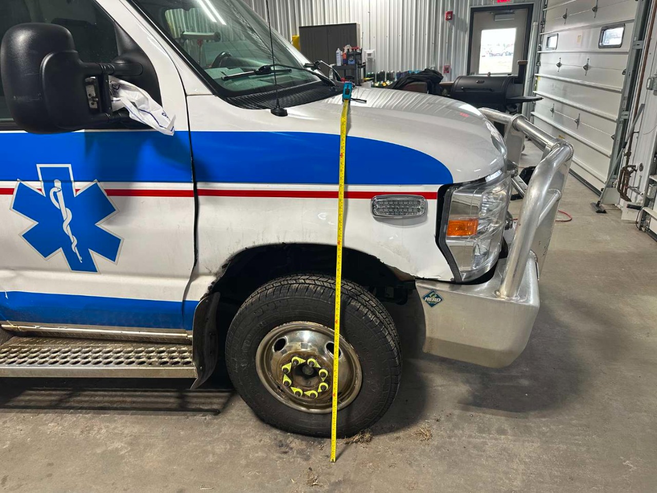 2016 Ford E-350 Ambulance - Image 8