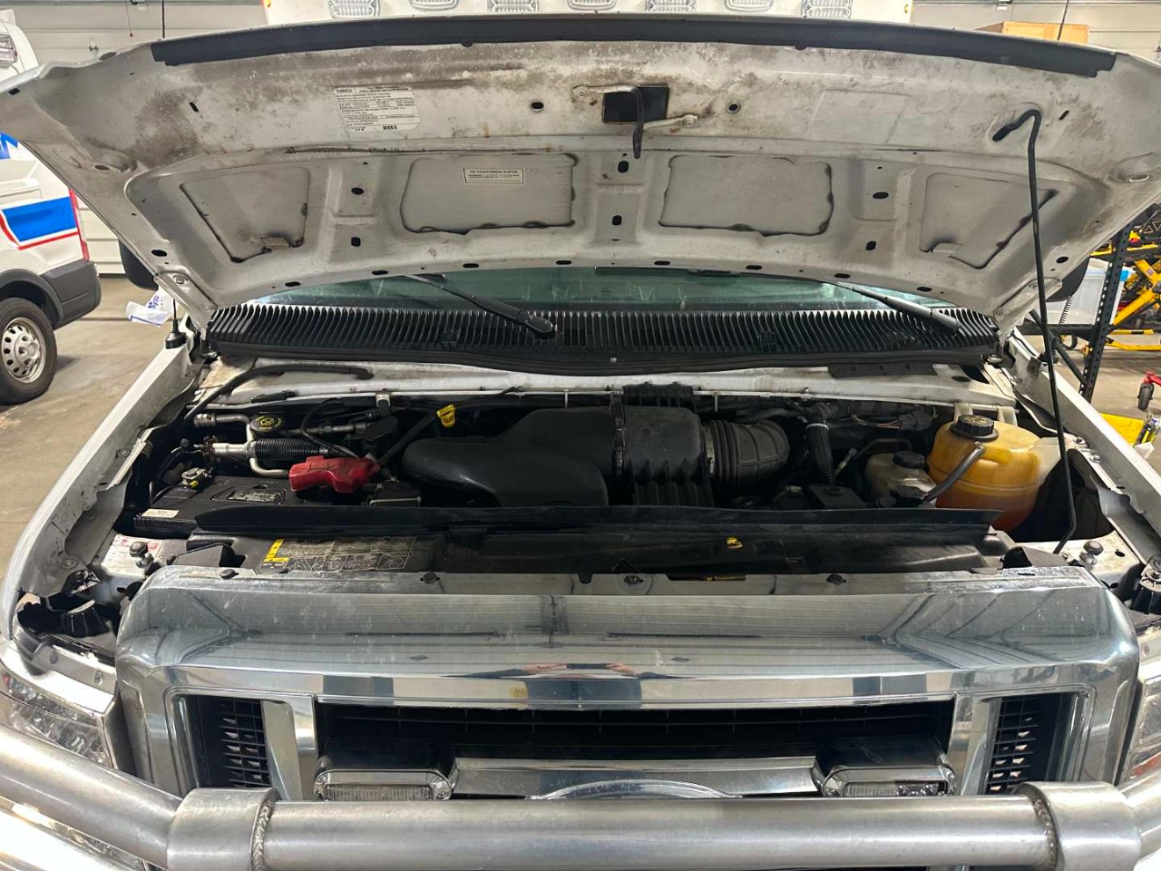 2016 Ford E-350 Ambulance - Image 9