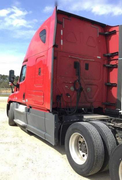 2016 Freightliner Cascadia - Image 3