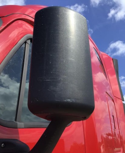 2016 Freightliner Cascadia - Image 7