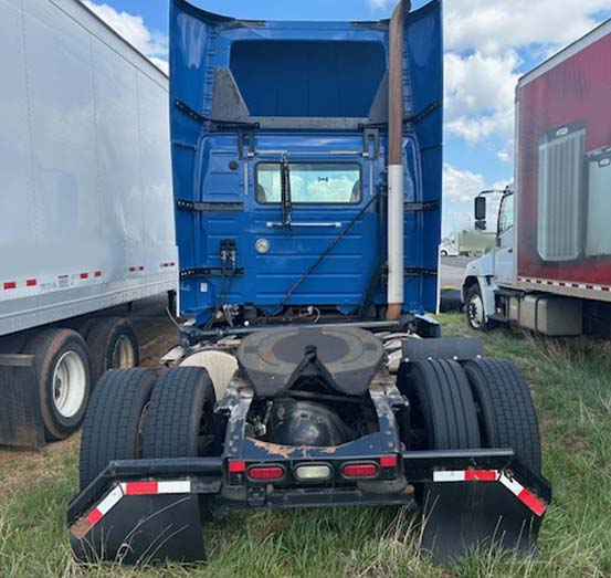 2016 Volvo VNL - Image 2