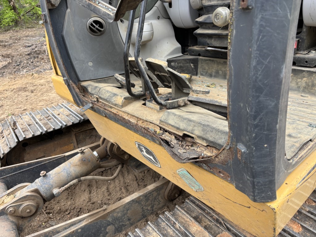 2017 John Deere 75G Excavator - Image 8