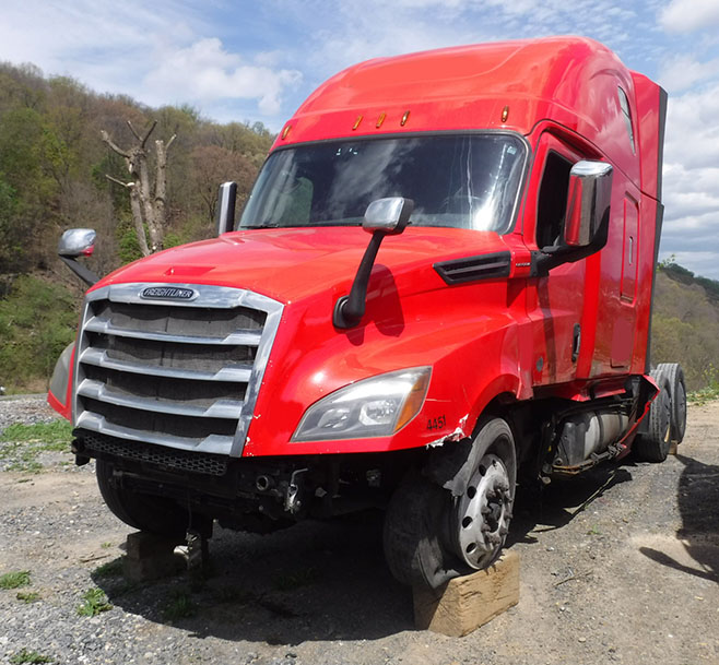 2018 Freightliner Cascadia - Image 2