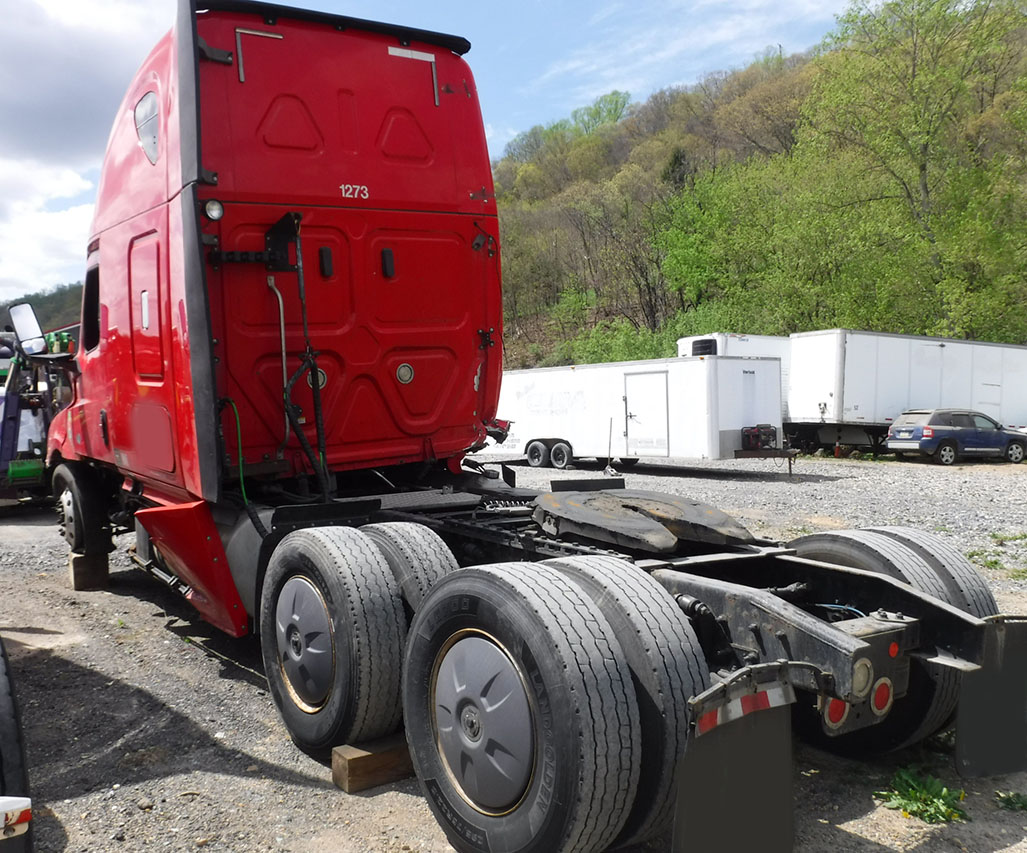2018 Freightliner Cascadia - Image 3