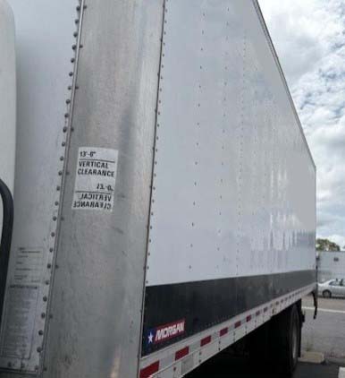 2018 International 4300 Box Truck - Image 2