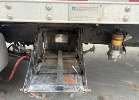 2018 International 4300 Box Truck - Image 4