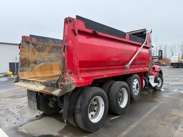 2018 Kenworth T880 Dump Truck - Image 2