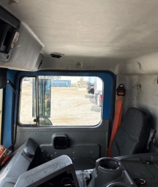 2018 Mack MRU Garbage Truck - Image 11