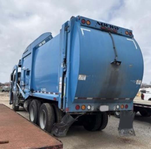 2018 Mack MRU Garbage Truck - Image 2