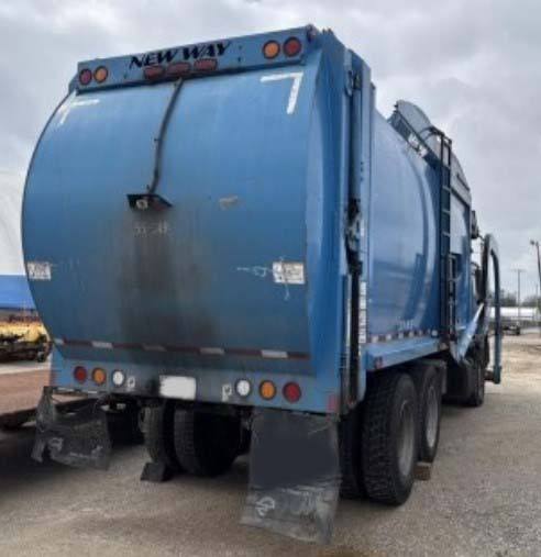 2018 Mack MRU Garbage Truck - Image 4