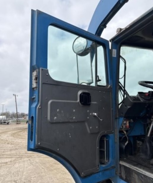 2018 Mack MRU Garbage Truck - Image 7