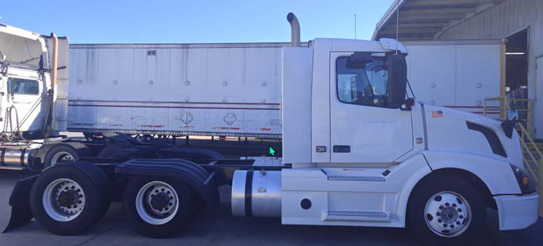 2018 Volvo VNL - Image 2