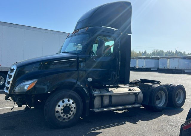 2019 Freightliner Cascadia - Image 3