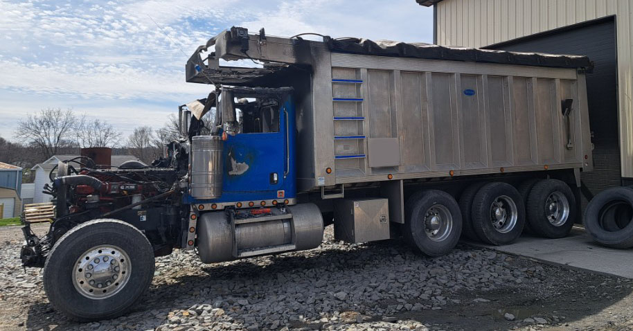 2019 Peterbilt 389 Tri Axle - Image 2