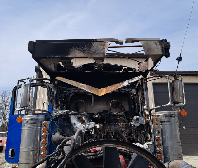 2019 Peterbilt 389 Tri Axle - Image 3