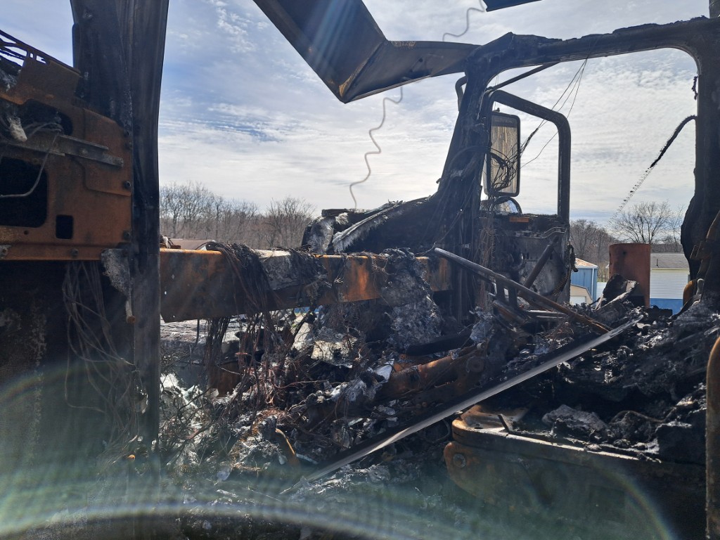 2019 Peterbilt 389 Tri Axle - Image 7