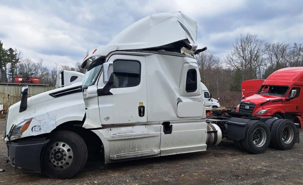 2020 Freightliner Cascadia - Image 2