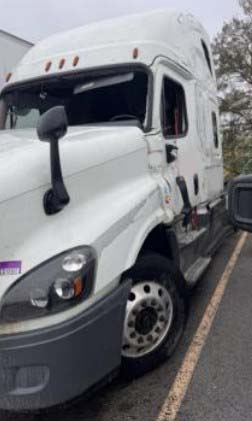 2020 Freightliner Cascadia 125 - Image 3