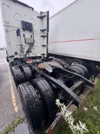 2020 Freightliner Cascadia 125 - Image 4