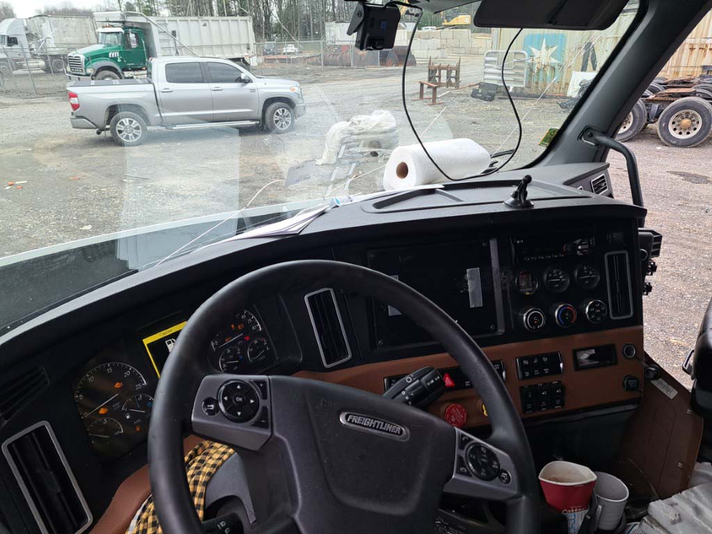 2020 Freightliner Cascadia - Image 8