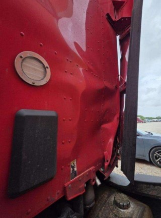 2020 Kenworth T680 - Image 17