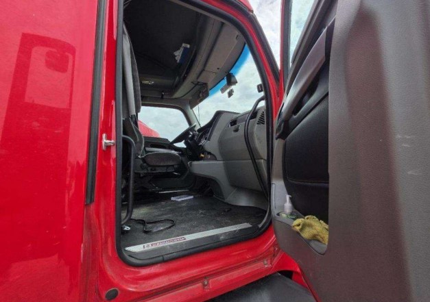 2020 Kenworth T680 - Image 8