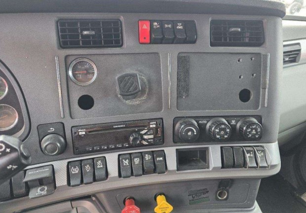 2020 Kenworth T680 - Image 20