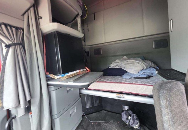 2020 Kenworth T680 - Image 19