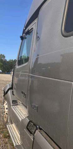 2020 Volvo VNL 860 - Image 24