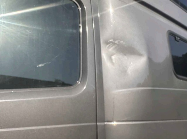 2020 Volvo VNL 860 - Image 25